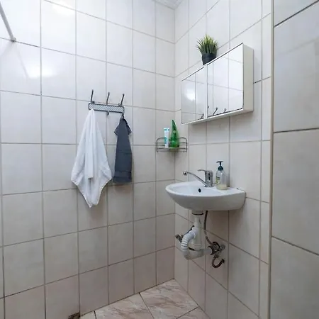 דירה Bright & Cozy Retreat *